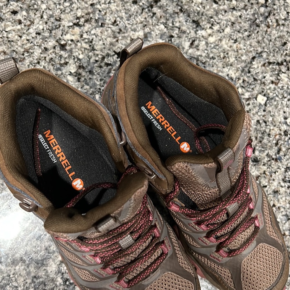 Merrell Woman’s Hikers - Picture 2 of 4